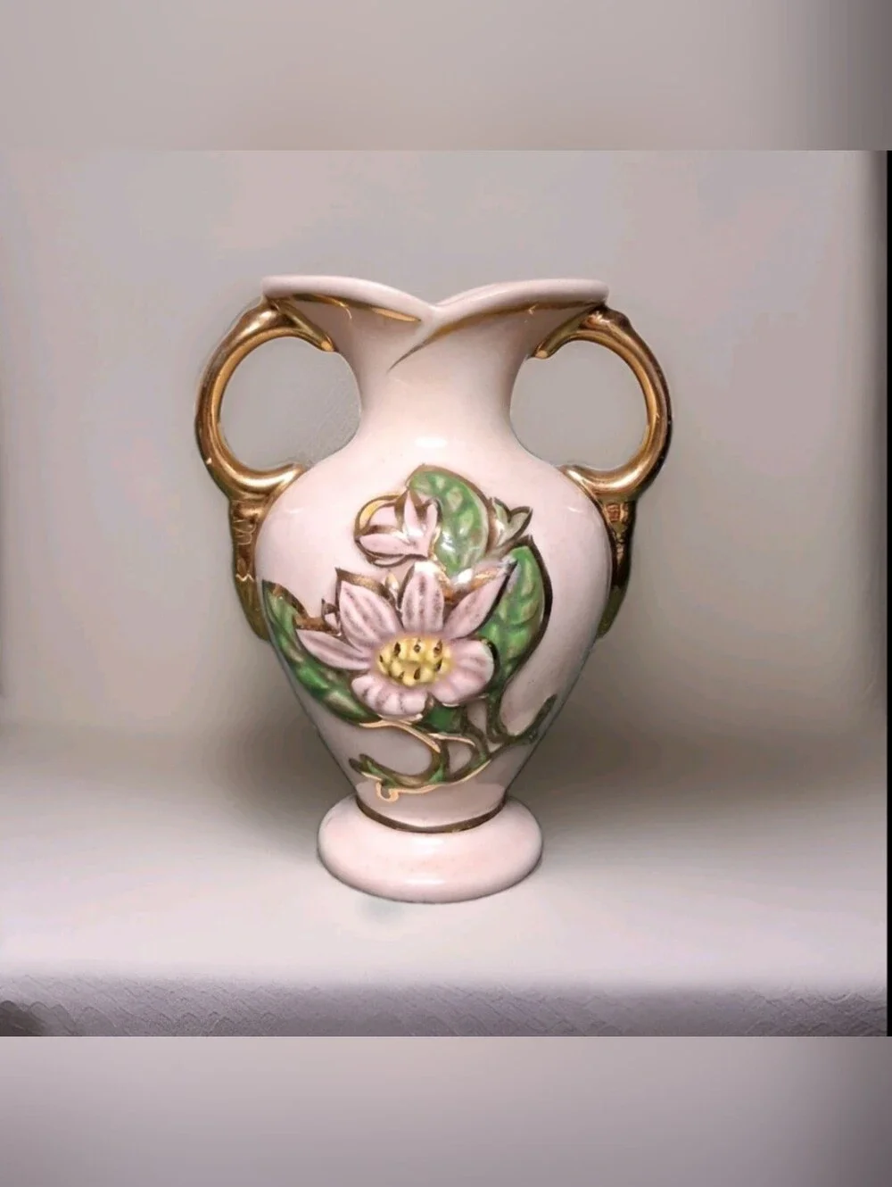 Vintage Hull Art Pottery USA Magnolia Double Handled Vase With Gold H-1-5 1/2